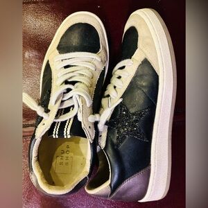 ShuShop Black and Cream Star Sneakers
